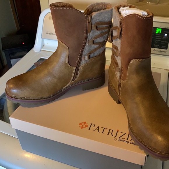 Super Cute Laced Ankle Boots - Picture 5 of 8